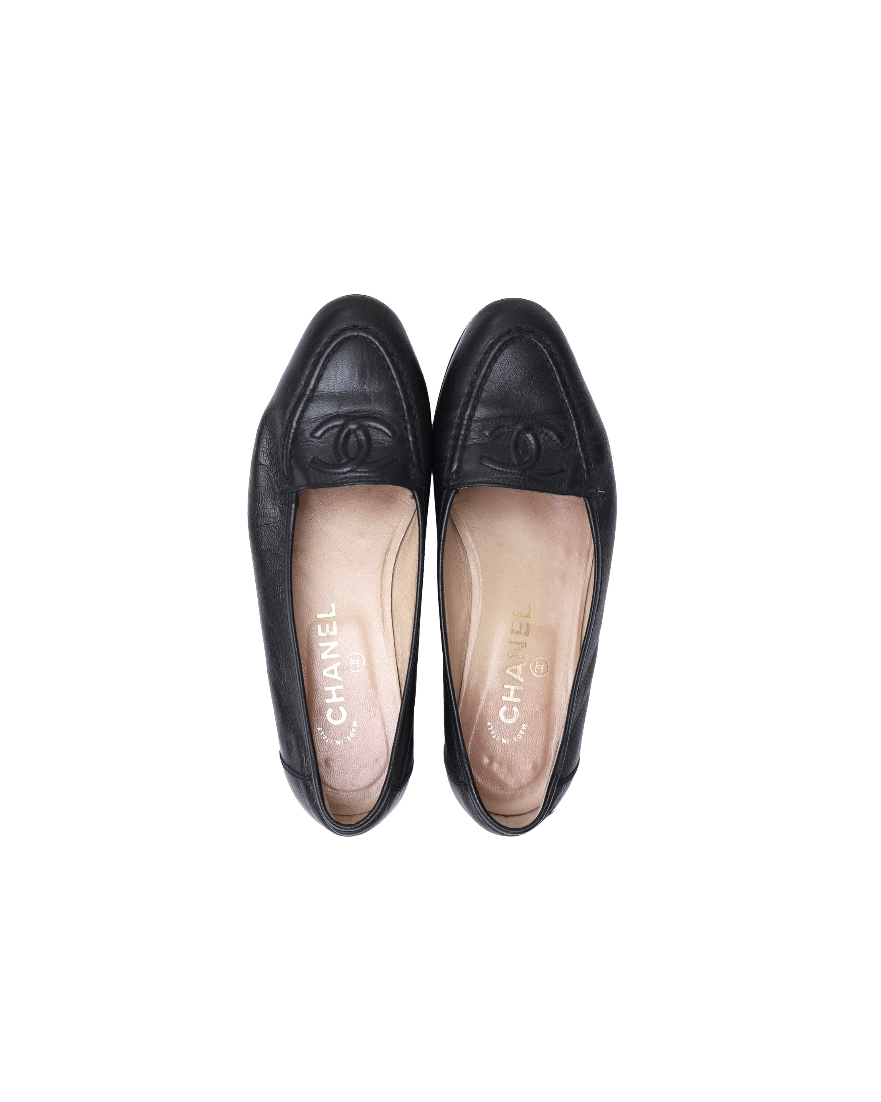 CHANEL LOGO PUMPS