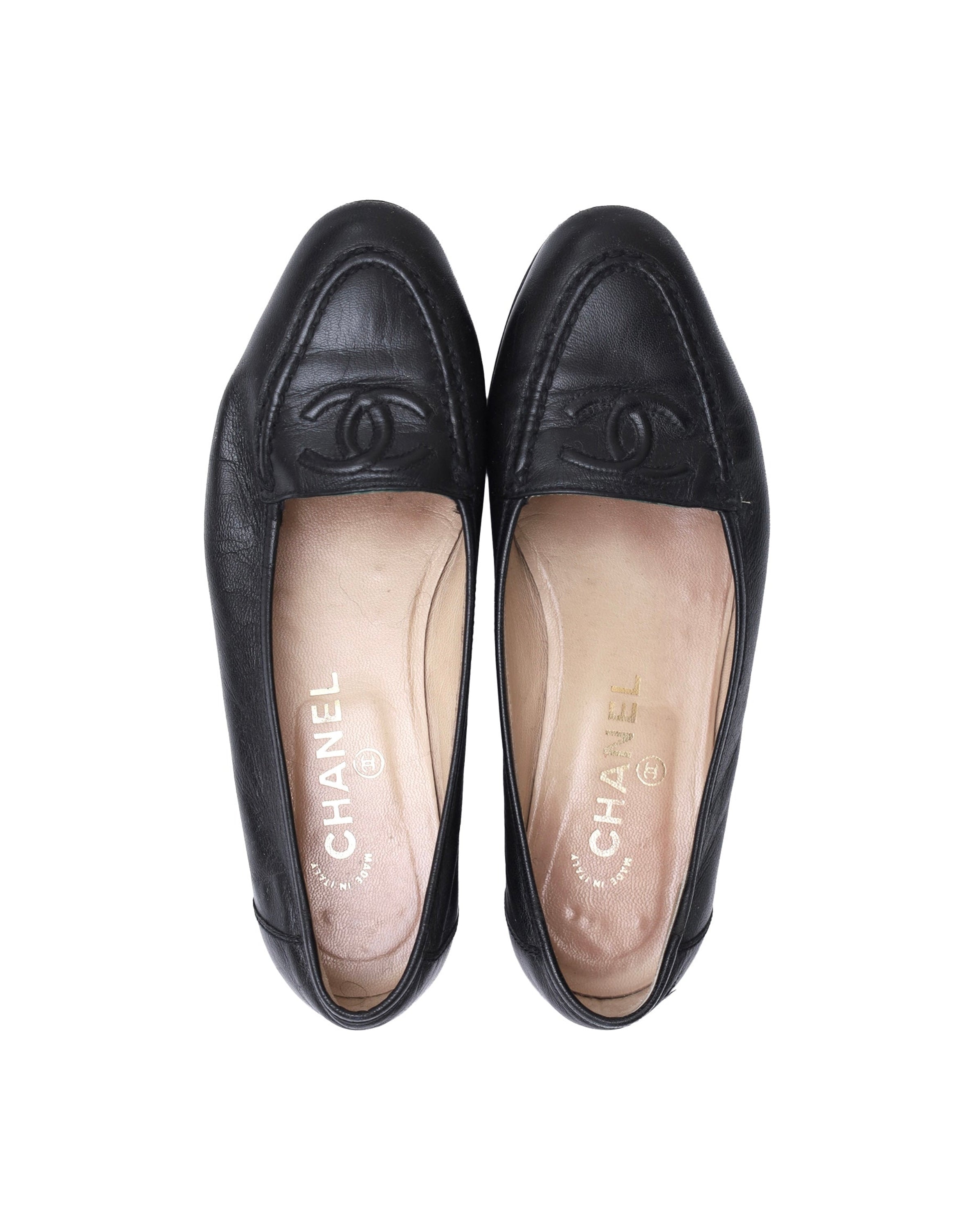 CHANEL LOGO PUMPS